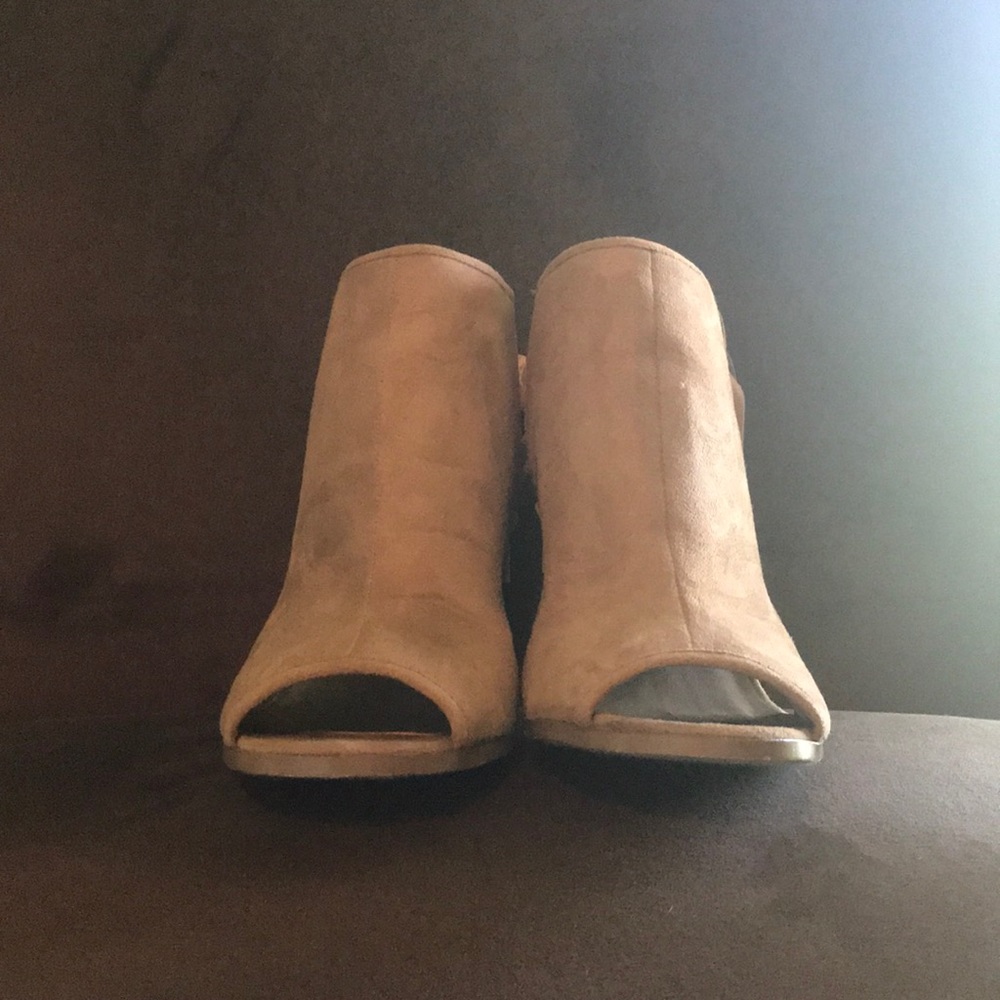 WOMEN’S BOOTIES/HEELS